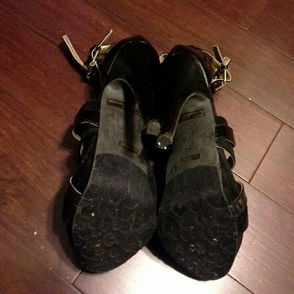 Shoes - Picture 3 of 3